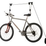 Soporte Para Techo Poleas 45kg Colgar Bicicletas Escaleras Color Negro