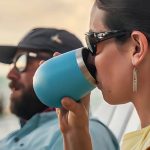 Mate Acero Inox C/ Tapa Vaso Térmico Bebidas Frías Calientes Color Amarillo - Imagen 5