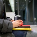 Mate Acero Inox C/ Tapa Vaso Térmico Bebidas Frías Calientes Color Amarillo - Imagen 4